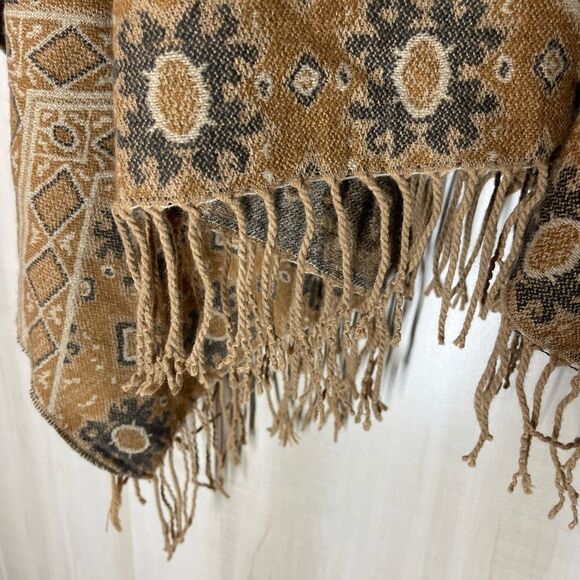 Tan mustard and gray wrap shawl fringed one size - Picture 6 of 8